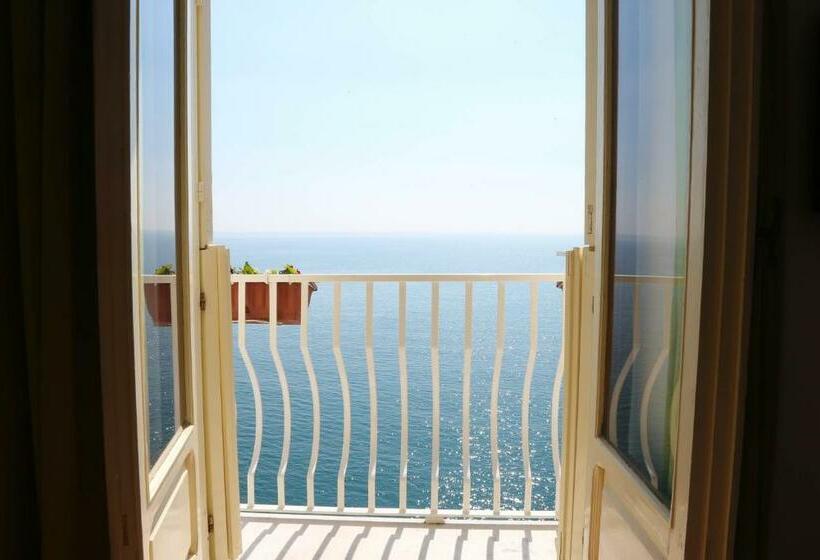 חדר סטנדרט נוף לים עם מרפסת, Donna Giulia