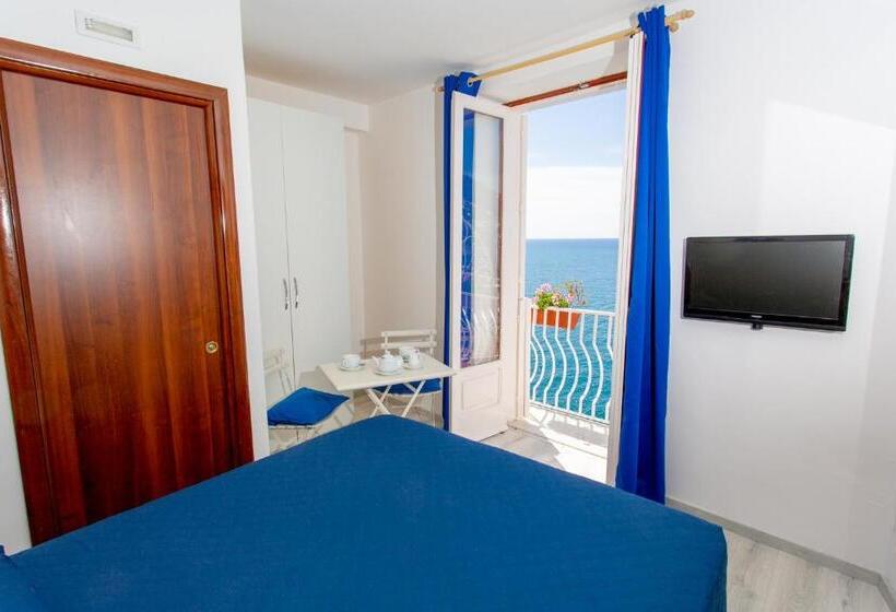 חדר סטנדרט נוף לים עם מרפסת, Donna Giulia