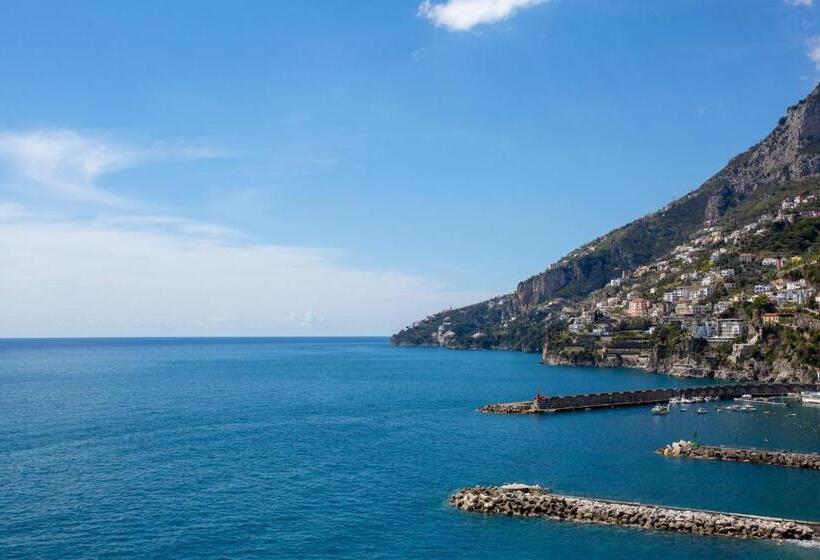 Prestige Room Sea View, Donna Giulia