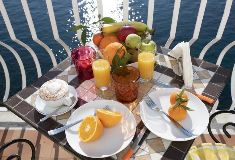 Prestige Room Sea View, Donna Giulia