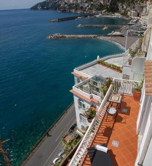 Prestige Room Sea View, Donna Giulia
