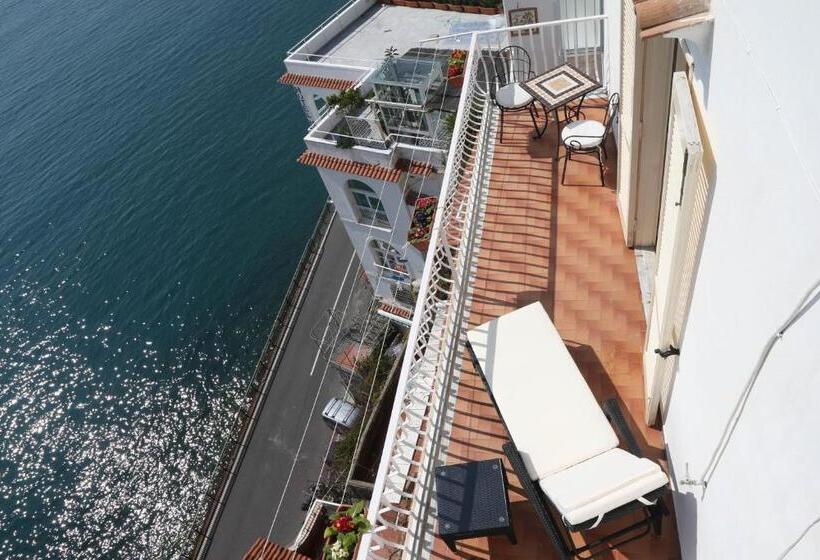 Prestige Room Sea View, Donna Giulia