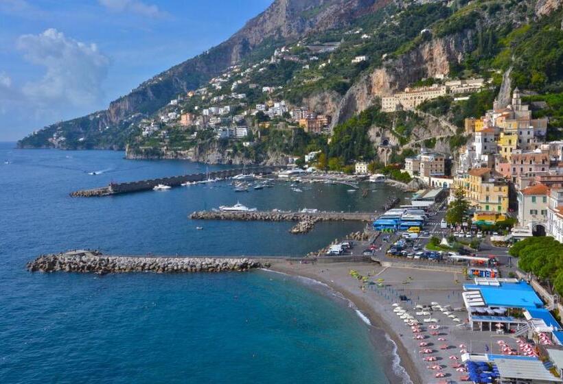 Prestige Room Sea View, Donna Giulia