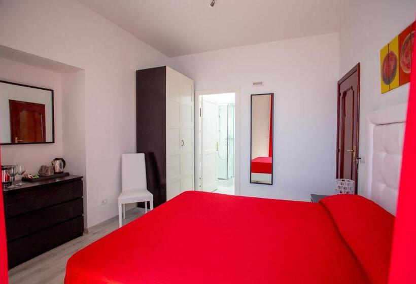 Prestige Room Sea View, Donna Giulia