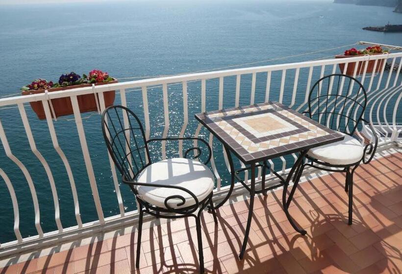 Prestige Room Sea View, Donna Giulia