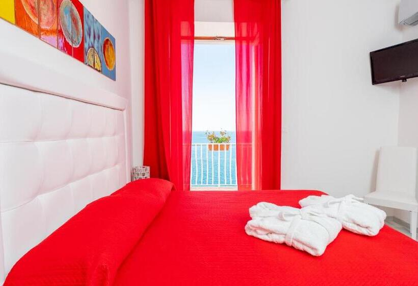 Prestige Room Sea View, Donna Giulia