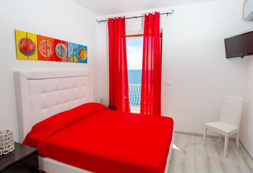 Prestige Room Sea View, Donna Giulia