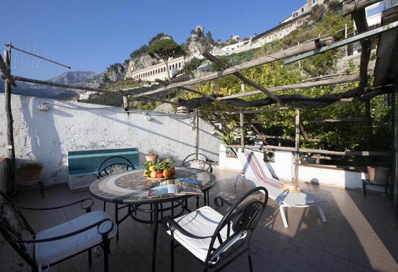 דירת חדר עם טרסה, Donna Giulia