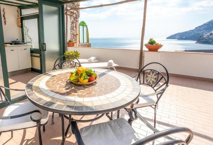 דירת חדר עם טרסה, Donna Giulia