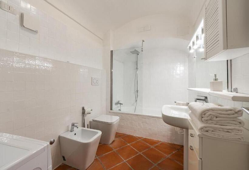 דירת חדר דלוקס, Donna Giulia