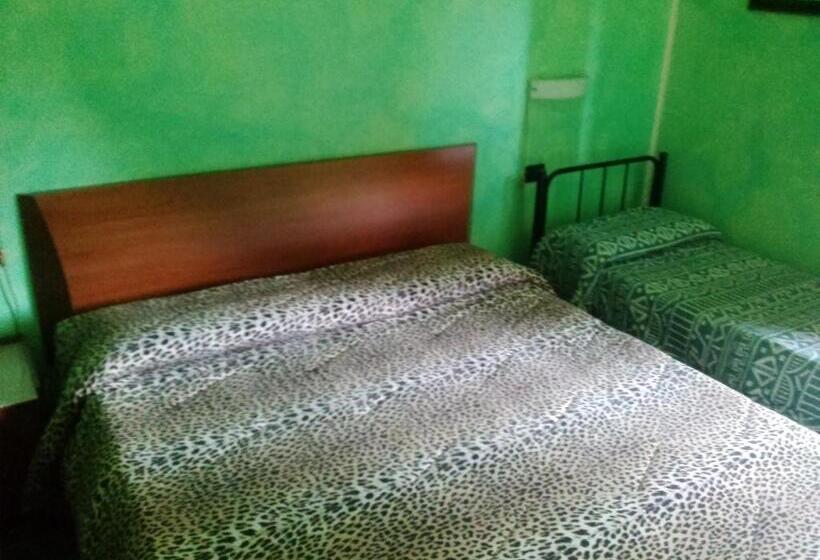 חדר סטנדרט לשלושה, Empire Resort