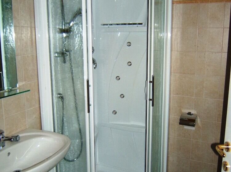 חדר סטנדרט נוף לאגם, Empire Resort