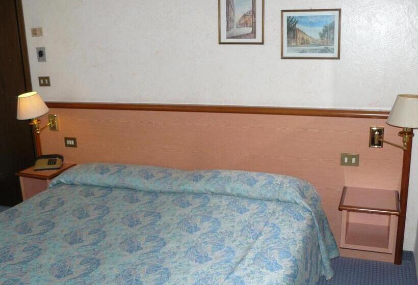 标准三人间, Confidence Hotel Europa