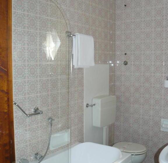 标准三人间, Confidence Hotel Europa