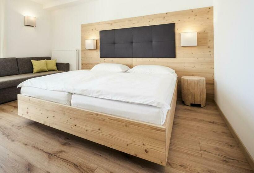 חדר משפחתי, Family Home Alpenhof