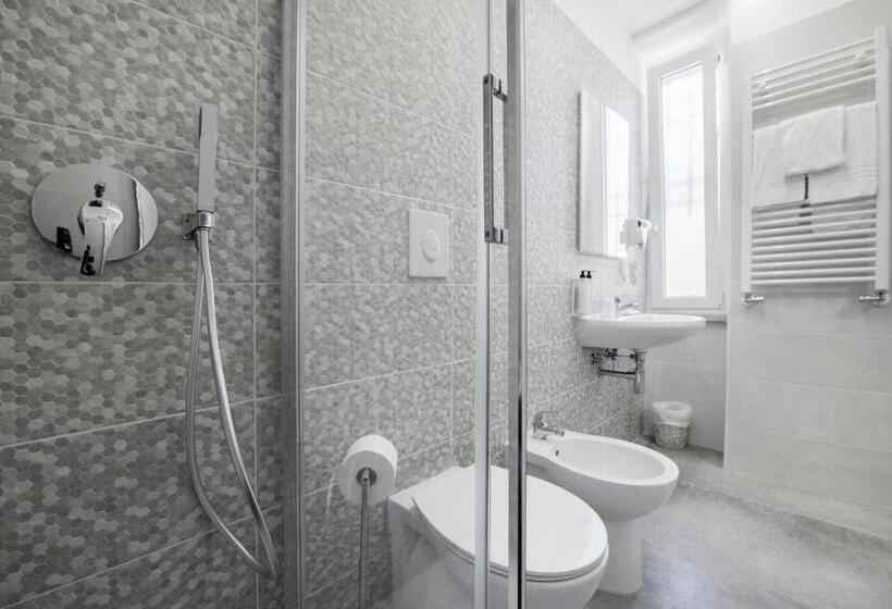 Pokój Superior Trzyosobowy, Gu