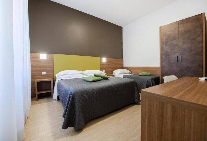 Pokój Superior Trzyosobowy, Gu