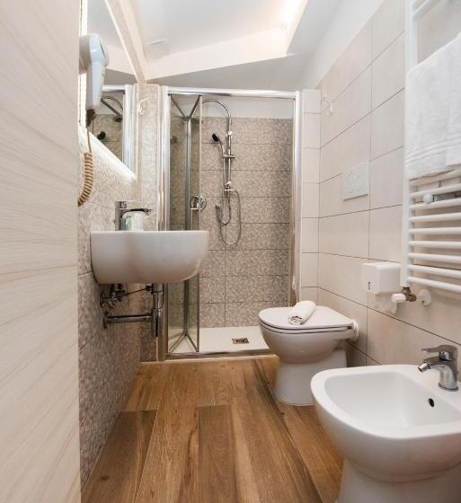 Pokój Superior Trzyosobowy, Gu