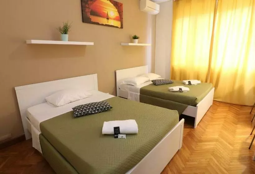 اتاق استاندارد سه تخته با سرویس بهداشتی مشترک, Guest House Pirelli Milano