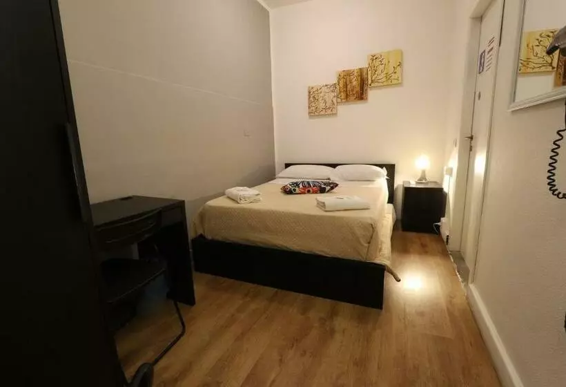 اتاق استاندارد با سرویس بهداشتی مشترک, Guest House Pirelli Milano