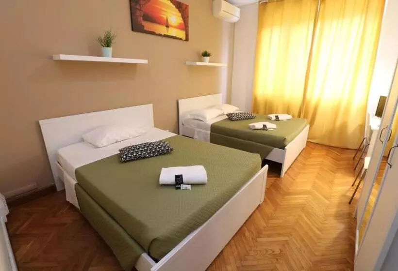 اتاق استاندارد چهارنفره با سرویس بهداشتی مشترک, Guest House Pirelli Milano
