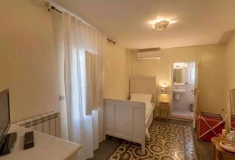 スタンダードトリプルルーム, La Naca Della Taranta B&b