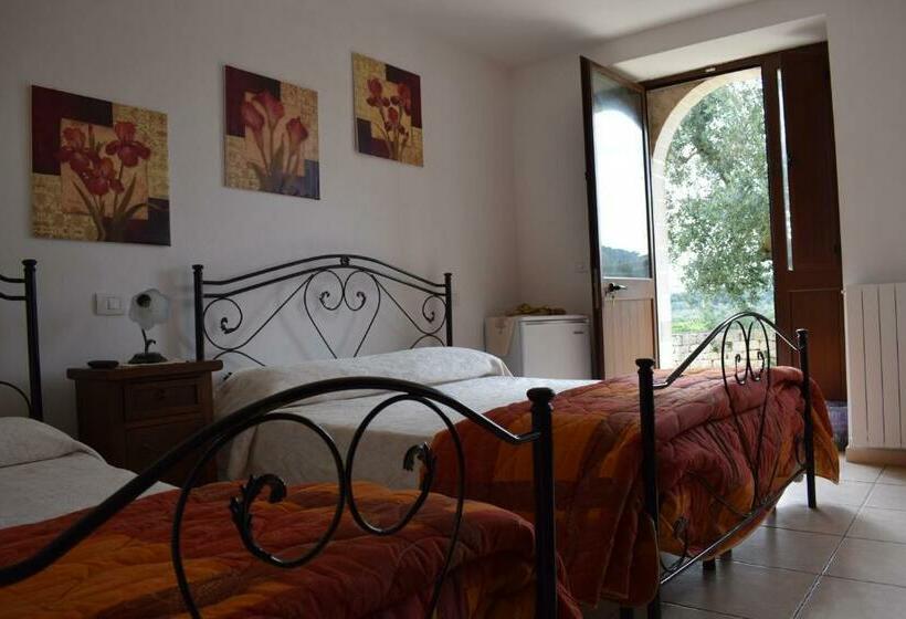 اتاق استاندارد سه نفره, La Piana Degli Ulivi