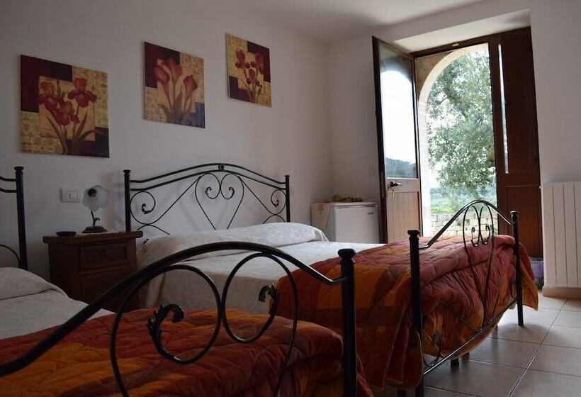 اتاق استاندارد سه نفره, La Piana Degli Ulivi