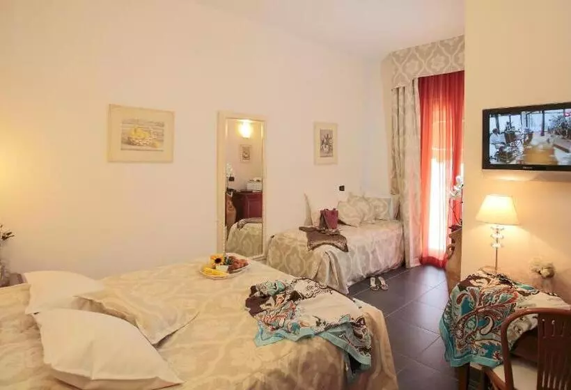Classic Kolmen Hengen Huone, Luna