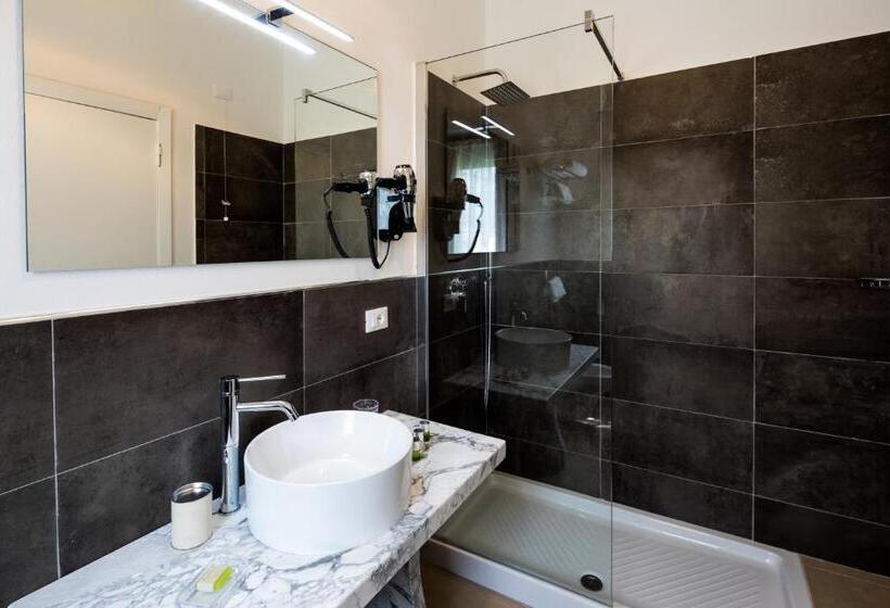 トリプルクラシックルーム, Luna