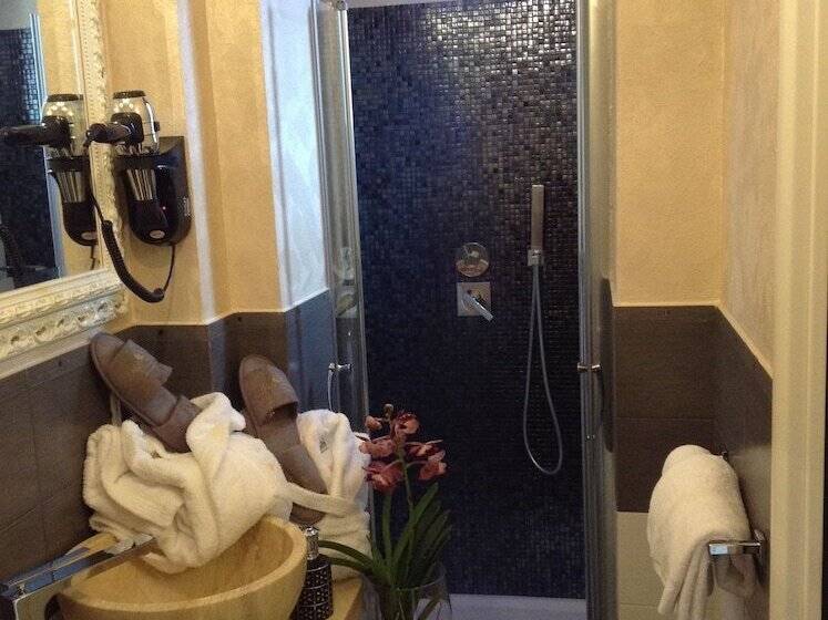 スーペリアールーム, Luna