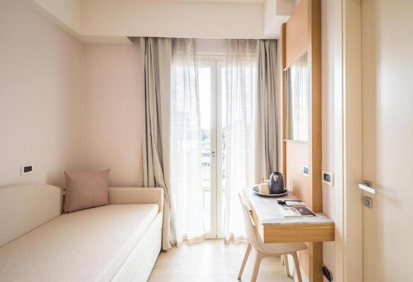 トリプルクラシックルーム, Luna