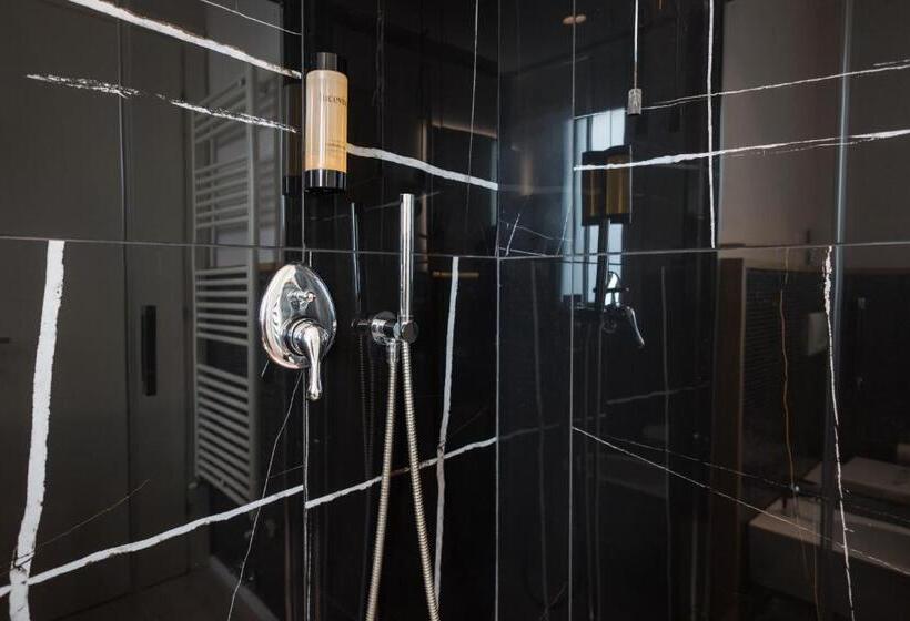 トリプルクラシックルーム, Luna