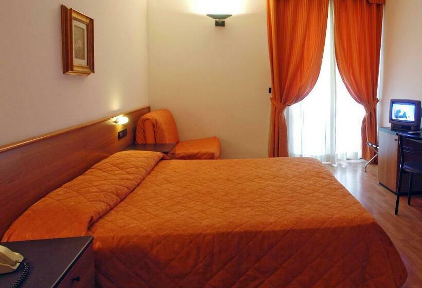 Четырехместный Номер Стандарт с Балконом, Mary Rose