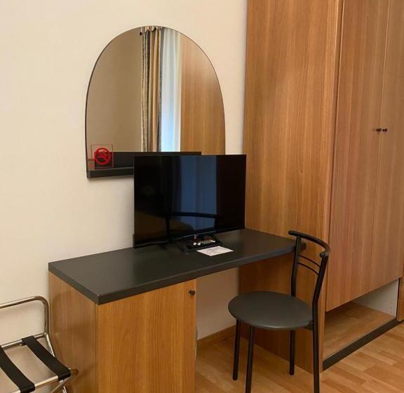 Трехместный Номер Стандарт с Балконом, Mary Rose