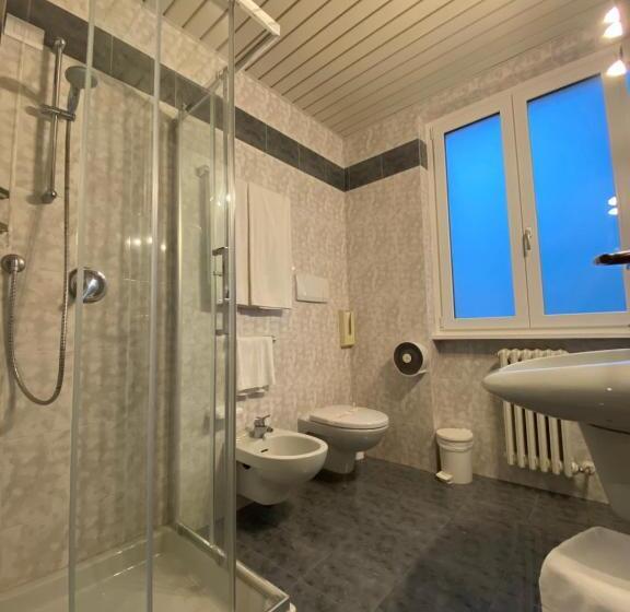 Семейный Номер, Mary Rose