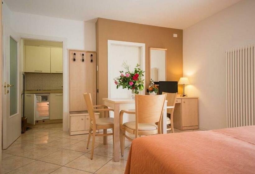 Студио Стандарт с Балконом, Residence Hotel Miralago