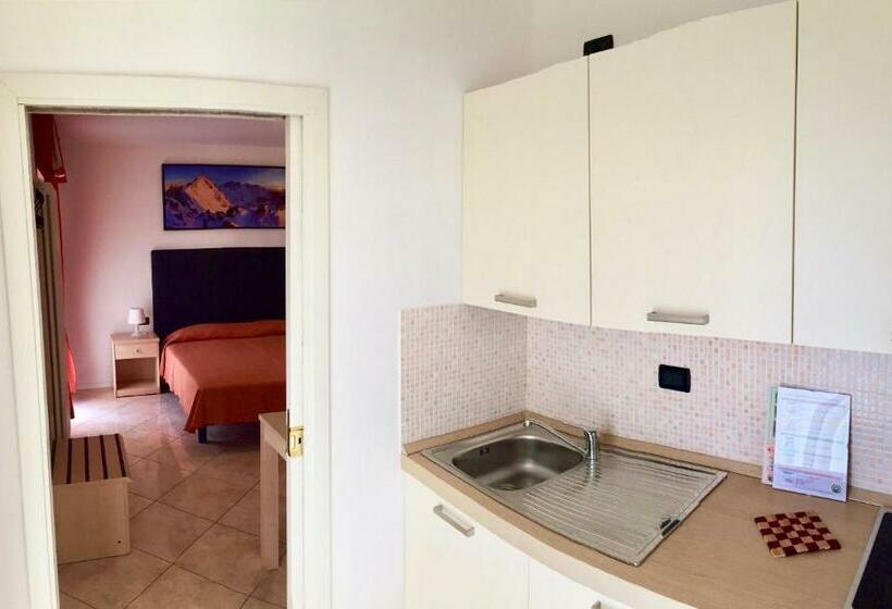 סטודיו סטנדרט עם מרפסת, Residence Hotel Miralago