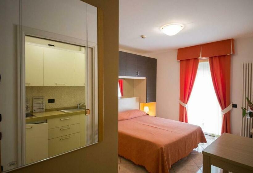 סטודיו סטנדרט עם מרפסת, Residence Hotel Miralago