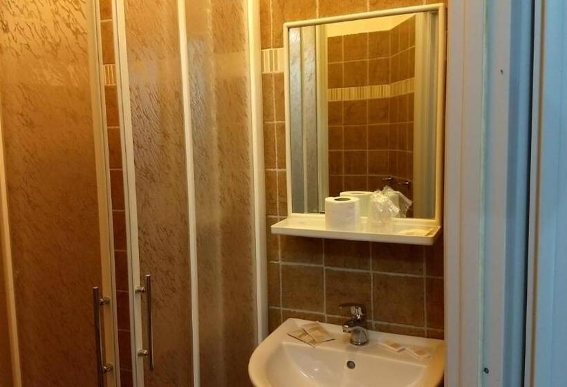 1ベッドルームアパートメントをつなぐ, Ristorante Miramare