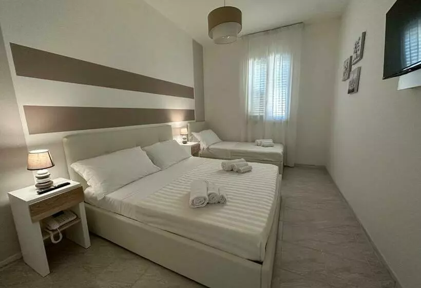 اتاق استاندارد سه نفره, Porto Cesareo