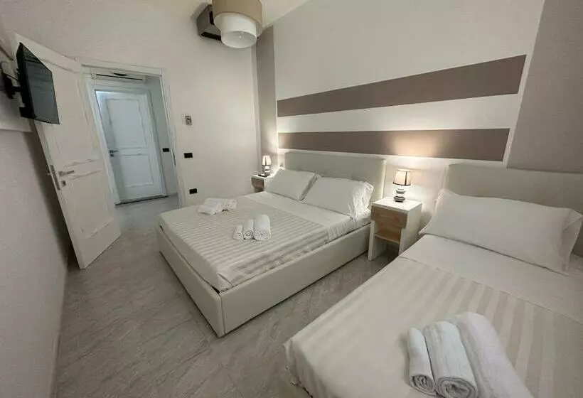 اتاق استاندارد سه نفره, Porto Cesareo