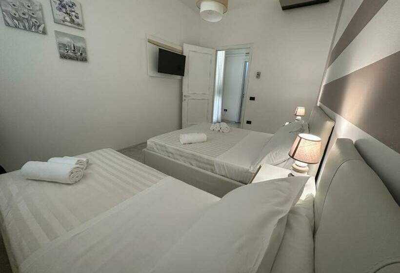 スタンダードトリプルルーム, Porto Cesareo