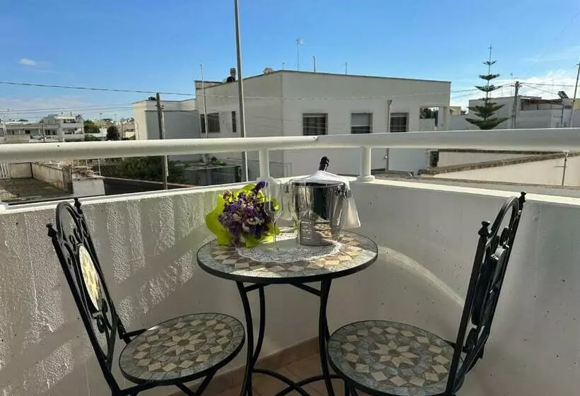 اتاق استاندارد سه نفره, Porto Cesareo