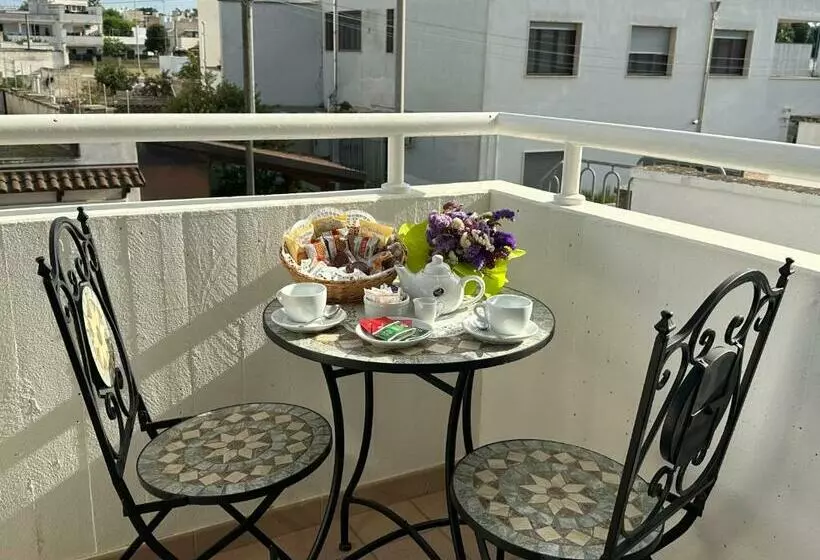 اتاق خانوادگی, Porto Cesareo