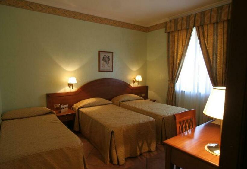 اتاق استاندارد سه نفره, Squarciarelli