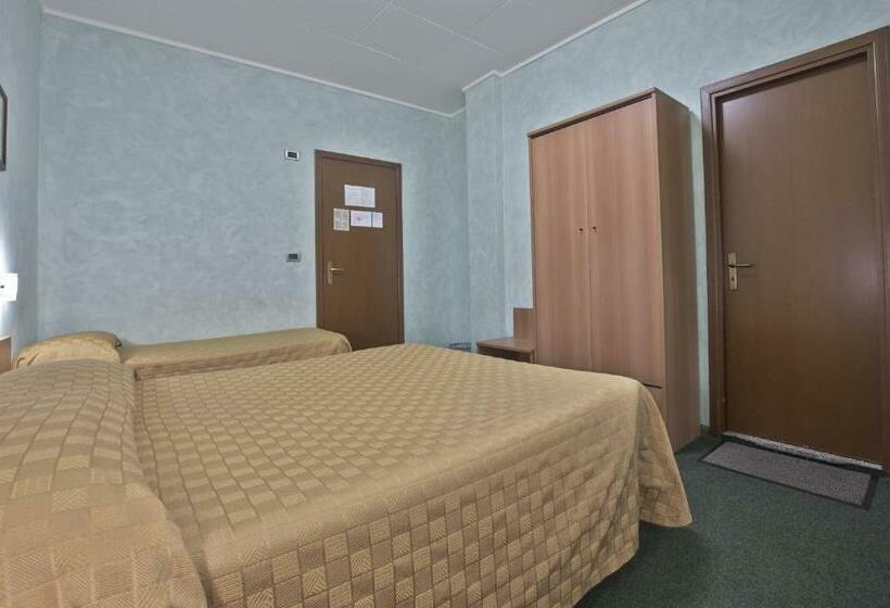 חדר סטנדרט לשלושה, Valentini Inn