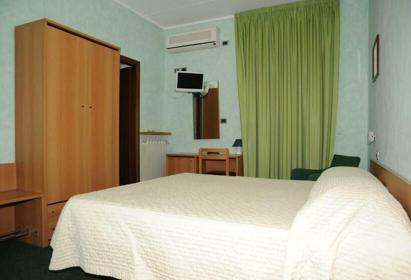 חדר סטנדרט לשלושה, Valentini Inn