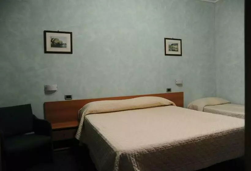 Standard Kolmen Hengen Huone, Valentini Inn