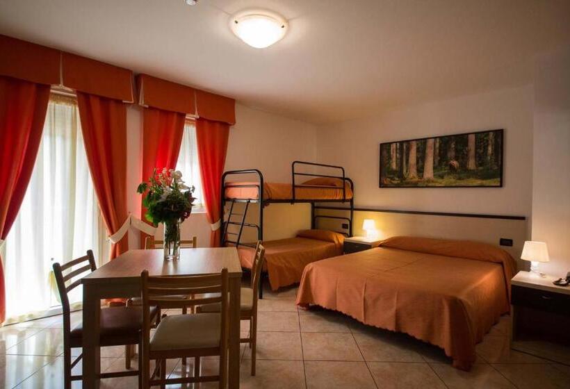 Четырехместный Номер Стандарт с Балконом, Residence Hotel Miralago